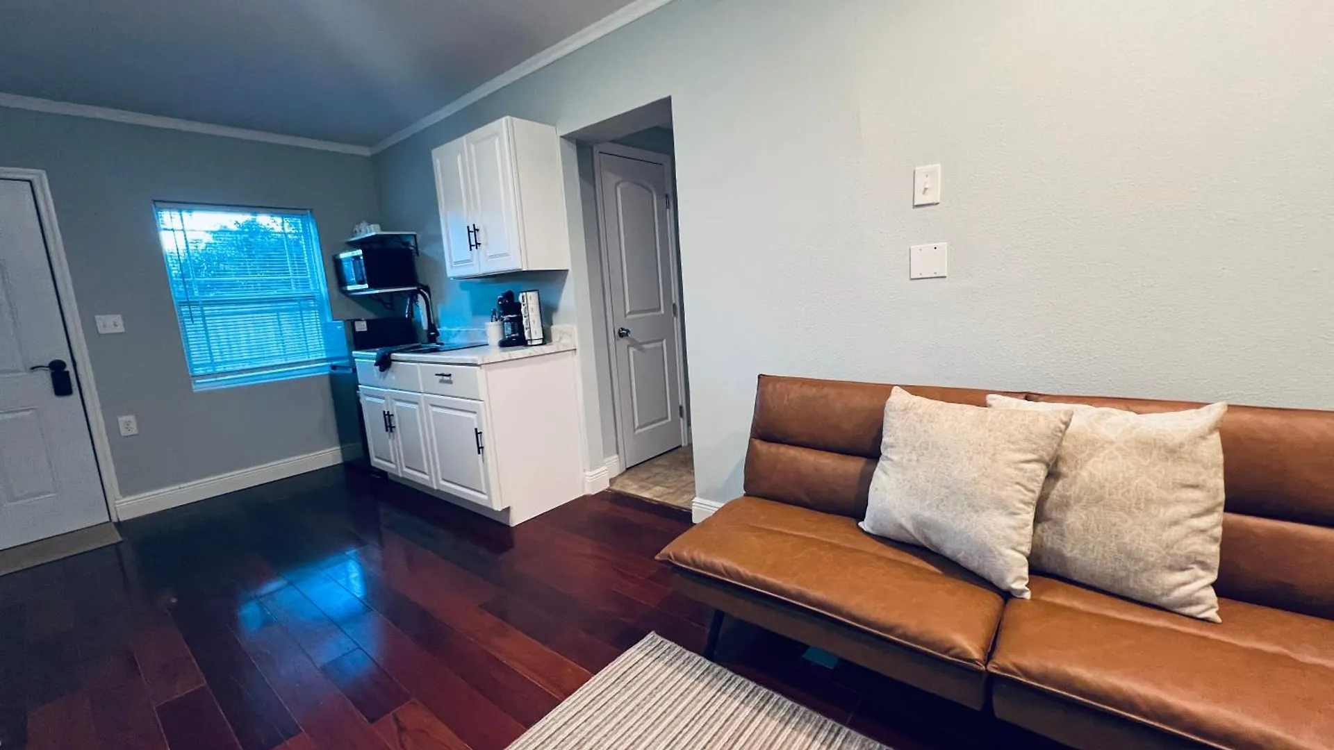 Charming Tampa 2Br - Near Busch Gardens & Zoo Apartment